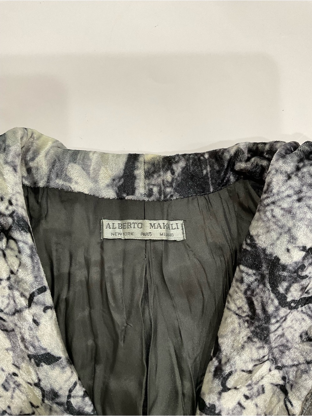 Alberto Makali Monochrome Abstract Floral Print Velvet Jacket - Picture 8 of 8